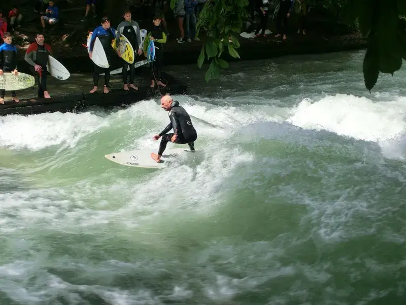Experience-Munich-tour-Eisbach-river-surfer